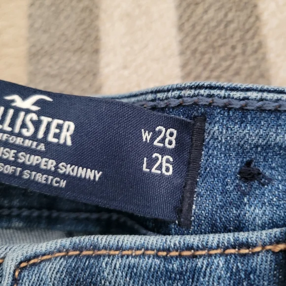 Hollister ultra high rise distress jean - Picture 5 of 8